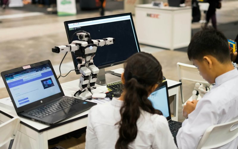 robotic-toy-being-tested-by-the-startup-tech-inventor-